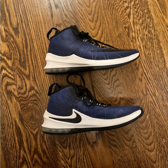 Men’s Nike Basketball Shoes size 8 - Picture 2 of 6